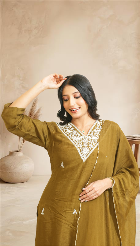 Women mahendi green Embroidered Straight Kurta Set with Dupatta